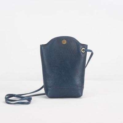 China Portable and durable 2021 European and American fashion retro bucket mobile phone bag shoulder diagonal female bag for sale