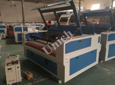 China Automatic feeding Co2 laser cutting machine with working area 1300 * 900mm for sale