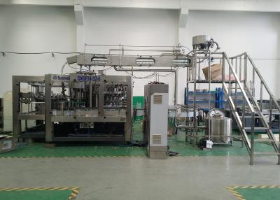 China Volledige Automatische Sprankelende Drank het Vullen Machine voor Plastic Bottelende Productie-installatie Te koop