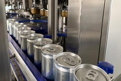 China Vollautomatisches Bier-Soda, das Füllmaschine PLC Monoblock Getränkeeinmacht zu verkaufen