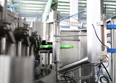 China Selbstreinigung 8000bph Monoblock, das füllende mit einer Kappe bedeckende Maschine ausspült zu verkaufen