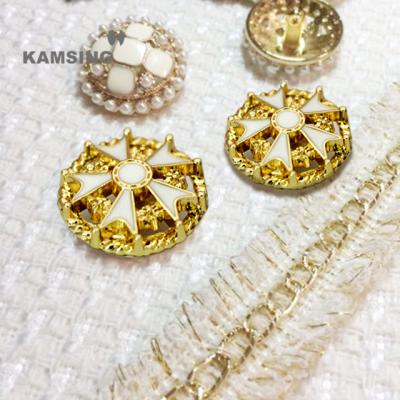 China KAMSING- Fancy Garment Zinc Alloy Custom Round White Metal Plated Fancy Garment Epoxy Gold Color Leg Buttons for sale