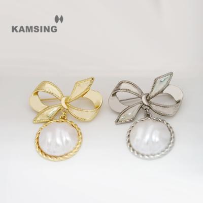 China Pin Pearl With Bow Brooches Quality Zinc Alloy Badges Custom Kamsing Hight Metal Nickel Free For Young Ladies Girls Decoration for sale