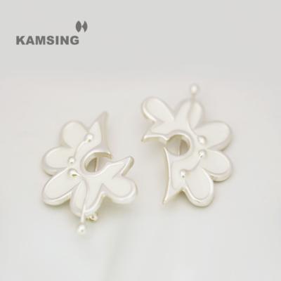 China White Flower Kamsing-Factory Supply Luxury Custom Brooch Nickel Free Metal With Pearl Design Brooches Stick Badges For Women Clothing for sale