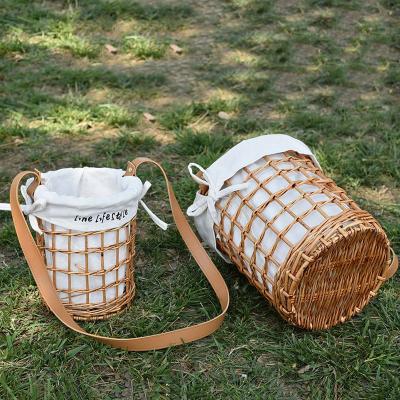 China Eco-friendly Best Selling High Quality Stocked Hyacinth Straw Laundry Storage Basket With Water Handle for sale