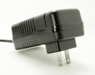 China Kleiner Ladegerät 12,6 V Li Ionenaudio-ADSL-Modem-Sicherheits-Überwachungs-gesetzter Spitzenkasten-Adapter zu verkaufen