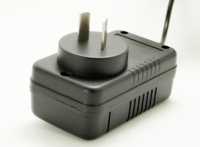 China Wechselstrom-12V1A Ionenladegerät DC-Adapter-12,6 V Li schließen Verbindung AC100-240V an zu verkaufen