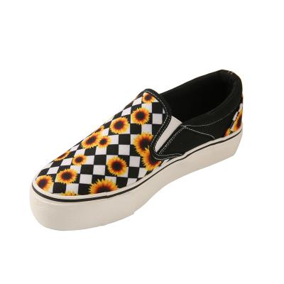 China Comfortable Exquisite Flowers Design Canvas Grid Checkerboard Lady Shoes Men Low Top Printed Canvas Shoes for sale