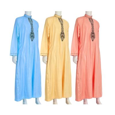 China Daily Leisure Muslim Islamic Embroidered Men's Long-sleeved Robe Clothing Slim Model Quick Dry Drape Daily Casual Attend Party Clothing for sale