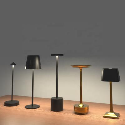 Κίνα LED Table Lamp with Rechargeable Battery and Adjustable Color Temperature 3000K-6000K προς πώληση