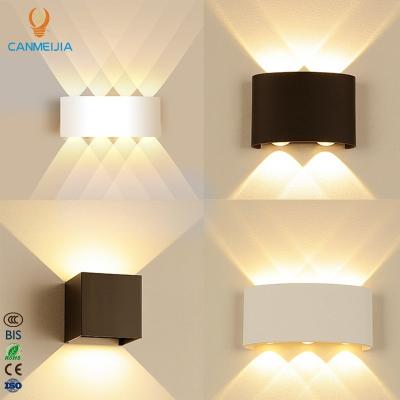 Cina LED Up Down Wall Light for Waterproof Garden and Indoor/Outdoor Illumination in vendita