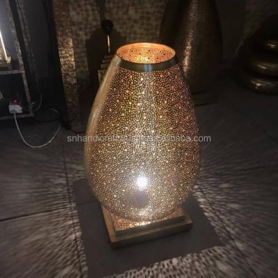 China Brass Table Moroccan Lamp - Large in Antique Te koop