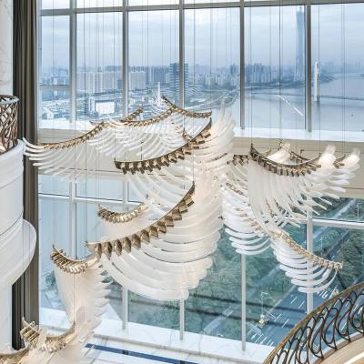 China Custom Modern Big Hand Blown Glass Luxury Crystal Chandelier Wing Hanging Lighting Hotel Lobby Nordic Led Pendant Light à venda