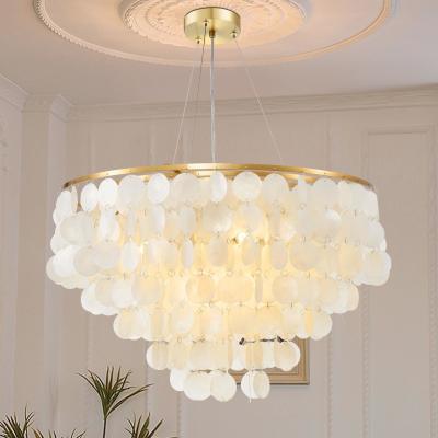 中国 White Capiz Chandelier in Modern Chrome Metal for Luxury Living Room and Restaurant 販売のため