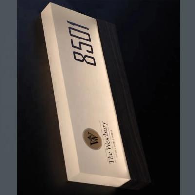 中国 Customized Size Electroplated Back-Lit Led House Number Sign Acrylic Plate Rectangle 販売のため