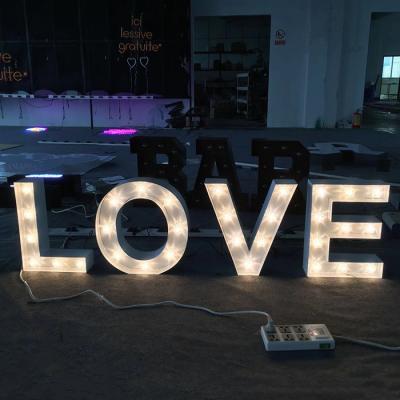 Китай Large Custom Light Up Bulb Letter Sign for Wedding Decoration 36