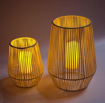 Κίνα Outdoor Patio Decorative Led Candle Fringe Style Solar Rattan Lantern with Iron Frame προς πώληση