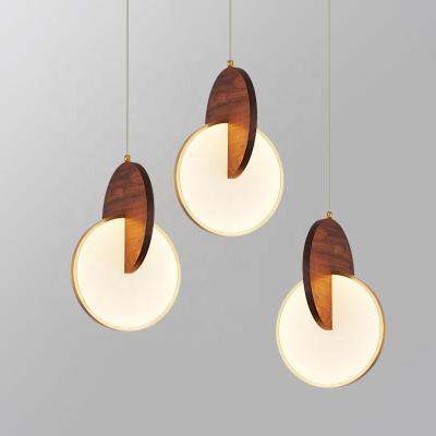 Chine Single Round Wooden LED Pendant Light Fixture for Modern Dining Table Kitchen Island Hotel Bedside 50000 Hours Lifespan à vendre