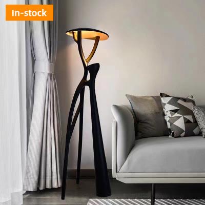 China LED Lighting Living Room Porch Hotel Lobby Modern Decoration Man Holding Abstract Figure Sculpture Floor Lamp à venda