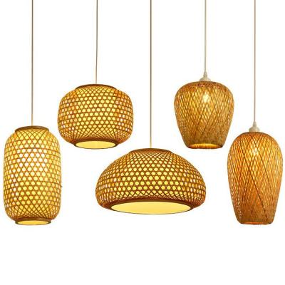 China Retro Lighting for Home Modern Handmade Wicker Rattan Wooden Shade Hanging Ceiling Lamp Round Woven Chandelier zu verkaufen