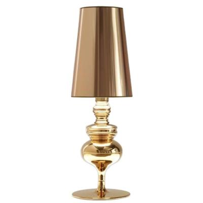 Cina 20000 Hours Working Time Gold Metal Cordless Table Lamp for Home Decoration Hotel Living Room Bedroom Classical Design in vendita