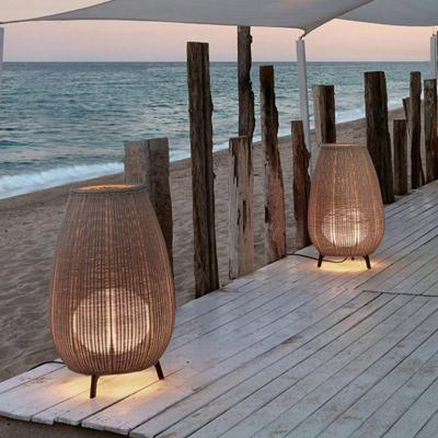 China Waterproof IP54 Rattan Outdoor Floor Lamp for Traditional Style Hotel Courtyard Restaurant Decoration Support Dimmer NO zu verkaufen