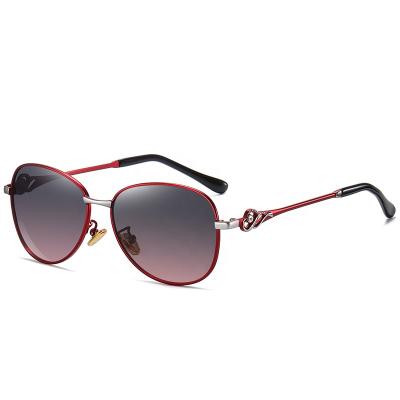 China Fashion Sunglasses Wholesale Trendy Black Red Vintage Anti-Glare Metal Frames Women Polarized Sunglasses for sale