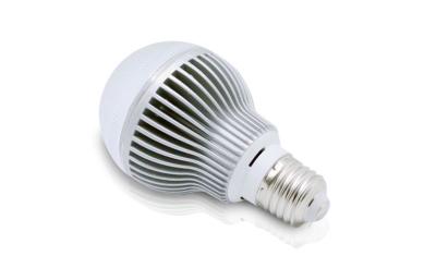 Cina lampadina di 7W 520lm E27 6500k LED con il materiale del PC dell'alto grado per illuminazione domestica in vendita