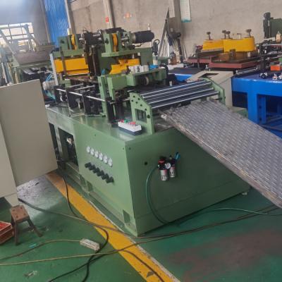 China Automatic Silicon Steel Cut To Length Line Step Lap Two Cutting Two Punching Core Cutting Machine zu verkaufen