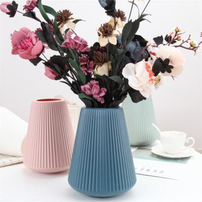 China Nordic Minimalist Durable Home Office Decoration Centerpiece Latest Arrival Plastic Flower Vase for sale