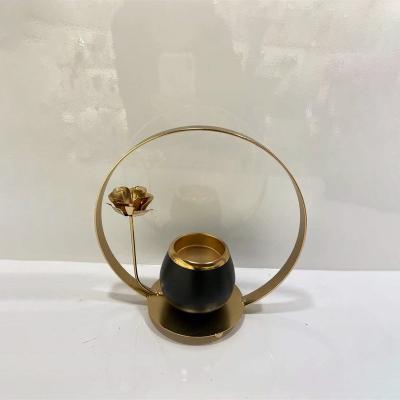 China Factory Home Supply Decoration Decor Metal Gold Wrought Iron Candlestick Nordic Modern Home Stand for sale