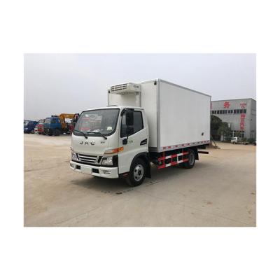 China FRP 160Hp 4Tons Diesel Engine Light Seafood Truck Indoor And Outdoor Refrigerator Freezer Isuzu Refrigerated Truck for sale