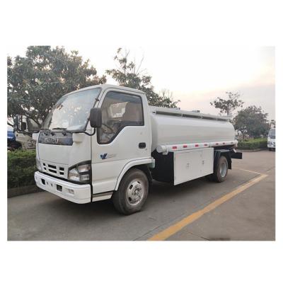 China Carbon Steel Or Stainless Steel Small Fuel Tank Trucks for sale