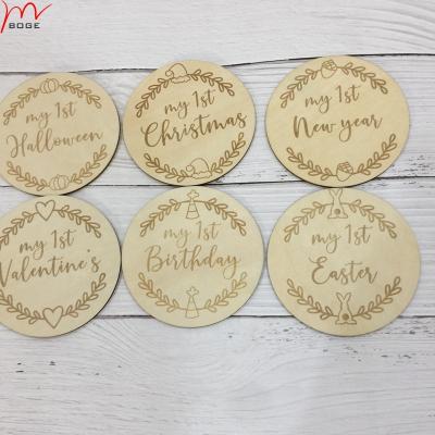 China Home Decor Newborn Photo Props Baby Boy or Girl Holiday Wooden Milestone Markers Baby Holiday Cards Milestone Discs for sale