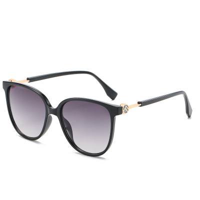 China Fashion Sunglasses 2019 Hot Selling Good Quality PC Frame Material Sunglasses 14.5X15.0X5.6CM for sale