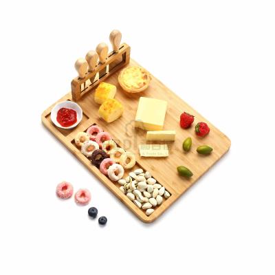 China Wholesale Sustainable Natural Fruit Cutting Board Wooden Bamboo Cheese Board With Cutlery Set for sale