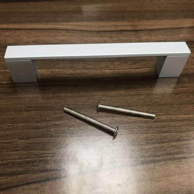 China Aluminium Brushed Kitchen Cabinet Pull Handle With Polishing Finish à venda