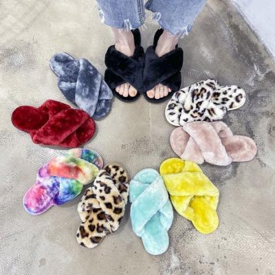 China 2021 Fashion Trend New Fashion Ladies Sandals Fluffy Slippers Flat Slippers Winter Fur Home Women's Slippers for sale