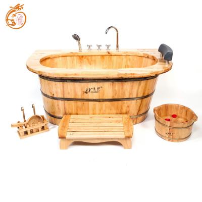 China 150cm Eco-friendly Wooden 59in Barrel Portable Bathtub With Japanese Seat Bathtub for sale