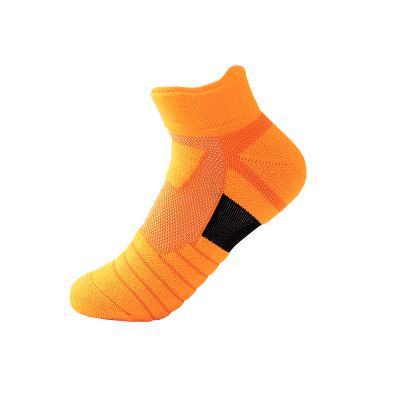 China Breathable OEM Customized Logo Printing Factory Price Soccer Cotton Men Sporting Crew Socks Anti Slip for sale