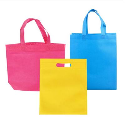 China Custom LOGO purchasing lightweight/eco/cheap existing nonwoven flat special apparel pocket color square nonwoven bag environmental friendly nonwoven bag for sale