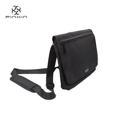 China Good Quality Waterproof Simple Color Men's Nylon Messenger Bag For Man for sale