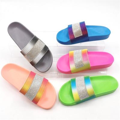 China Damping diamond sandals women's flat sandals casual women's slippers new fashion women's sparkly feature for sale