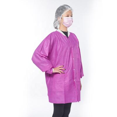 China Adult customizable style disposable lab coat/visitor coat/surgical gown for medical hospital for sale