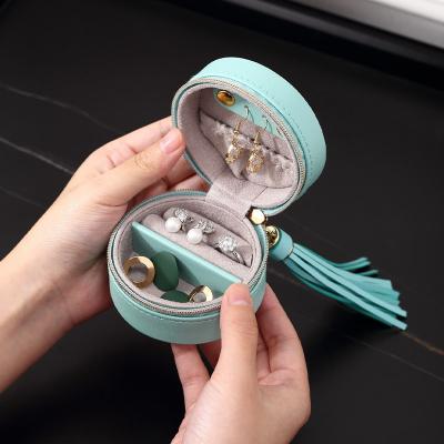 China PU leer mini ronde juwelen geschenkdozen bulk voor Tassel oorbel ring verpakkingsdoos Te koop