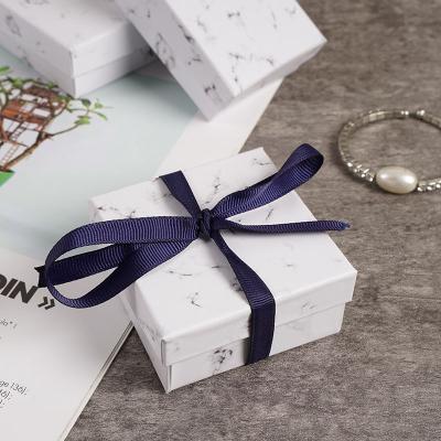 China Gemarmorte kleine Schmuck-Geschenkbox für Ohrringe Ring Necklace Bracelet zu verkaufen