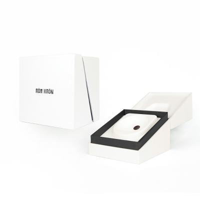 China Logotipo personalizado Caja de joyería de cartón blanco Embalaje de papel para brazalete de collar en venta