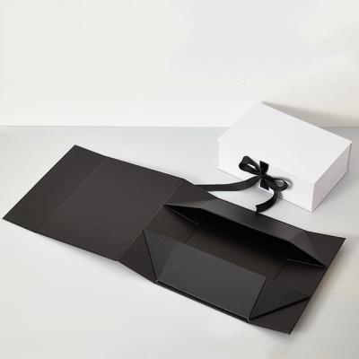 China OEM Custom Foldable Clothes Shipping Box Cardboard Magnetic Gift Packaging Box With Ribbon for sale