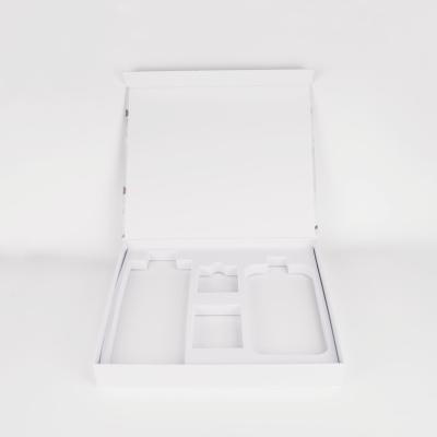 China Cuidado de la piel Crema Cosmética Producto Caja de regalo Embalaje Caja de embalaje con imán EVA blanco personalizado en venta