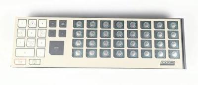 Chine Foxboro P0903CW Combinaison de 32 paires LED / commutateur Un clavier numérique à 16 sections et une LED NUM LOCK à vendre